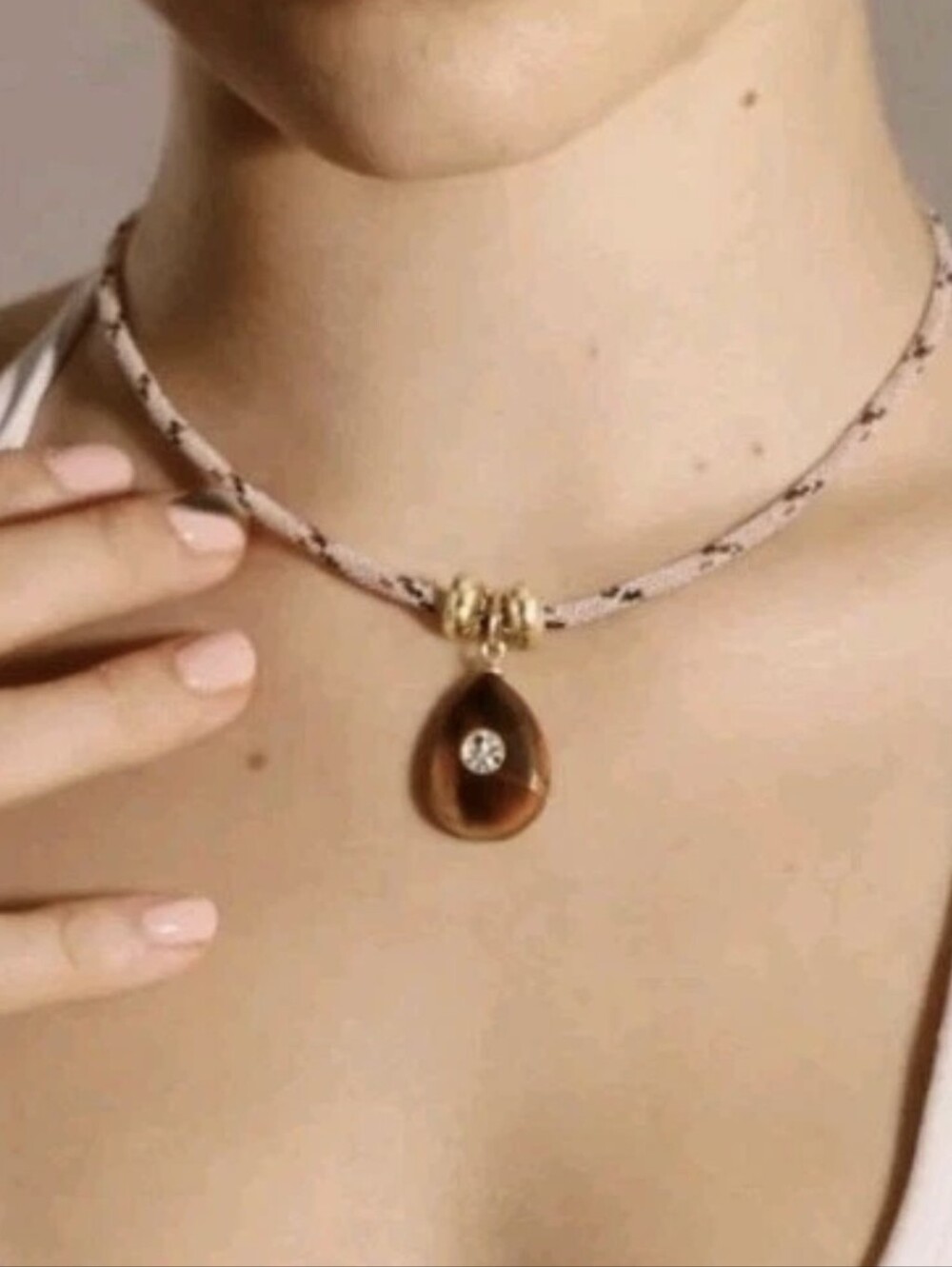 Leo&Luca  Sierra Drop Paracord Necklace.